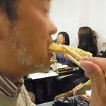 成蔵 - デルモさまにアスパラを齧ってもらいました。