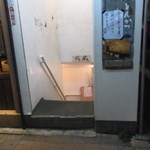 成蔵 - 「本日貸切り」張り紙出されていました。