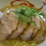 鶏にぼしチャーシュー塩ラーメン 900円