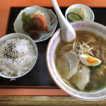 ラーメン吉田屋 - ラーメンセット。