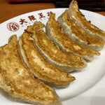 大阪王将 - 元祖焼餃子 265円。