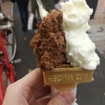 タケヤ・デザートイン - イタリアンチョコ＆ホワイトフラワーのダブル450円