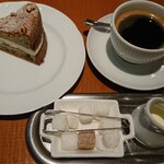 タント・マリー - ゴルゴンゾーラチーズケーキ､コーヒー