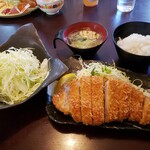 とんとこ豚 - ご飯、味噌汁は1回おかわり無料