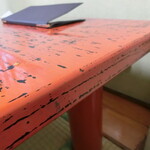 割烹よし田 - 懐かしい座卓の柄(漆塗り？)