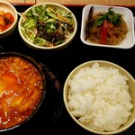 Kankoku Ryouri Puyo - 牛ホルモンスンドゥブチゲ定食（980円）