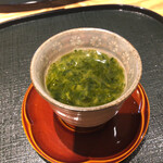 東山 吉寿 - 青さ餡の羽二重蒸し
            茶碗蒸しの滑らかな口溶けと青さの香りが印象的な餡は今後の展開に期待が膨らむ！