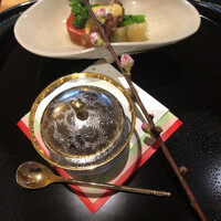 東山 吉寿 - 季節感を感じる一皿