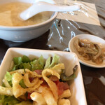 福禄寿 - ランチのスープ、サラダ、ザーサイ