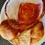 ビストロ セレニテ - パンと、爽やかな特製オリーブオイル