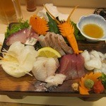 瀬戸際 - お刺身。ニンジンの海老がかわいいです。