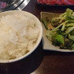 Aji No Kiwami - 村上牛大盛りセットのライスとサラダ