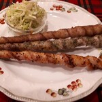 ハンス・ホールベック  - 豚バラの串焼きはスパイスまみれ。ドネル感、屋台感があって楽しい。