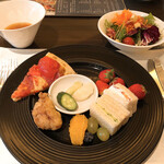 ザ・テラス - サンドイッチ、ピザ、唐揚げ、漬物など