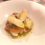 restaurant Noël - 赤貝とホワイトアスパラと晩白柚。完璧なバランス。