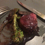 restaurant Noël - 蝦夷鹿の内腿のグリエ。蕗の薹も美味しい。