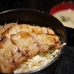 きんちゃん - 味噌豚丼(ばら肉)