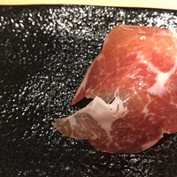 アルゴリズム - ランチコース８０００円（総額）。揚げたてパンのコッパ包み