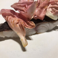 アルゴリズム - ランチコース８０００円（総額）。イシダイのロースト あさりとムール貝のソース。皮目が、パリッパリで、身はシットリした絶妙な火入れです。身が甘くて美味しい〜（╹◡╹）（╹◡╹）
