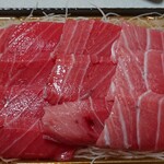 角上魚類 - 本マグロ中トロ（700円）