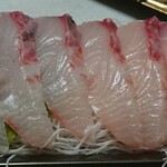 角上魚類 - カンパチ（500円）