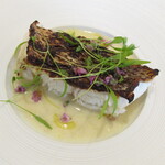 御影 ジュエンヌ - 明石の鯛の炭火焼き 酒粕と貝のエッセンスのソース