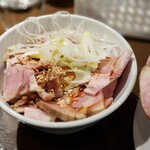 鶏そば 啜る - レアチャーシュー丼