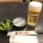 Yutopia Takara - 先に生ビールに枝豆が運ばれてきました。