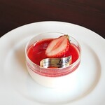 Luce Dining+ - 苺のレアチーズ