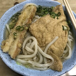 讃岐うどん がもう - かけうどんにお揚げにちくわ天です