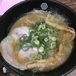 進化系煮干しラーメン めんくれる - 