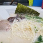 Hakatatenjin - 麺の表情。