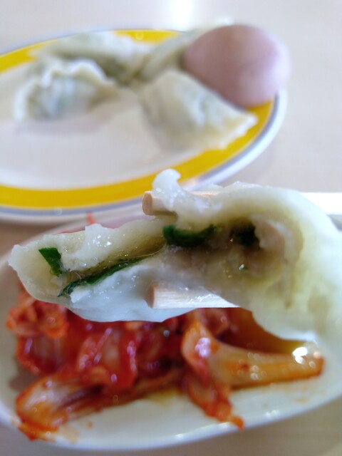 餃子王 メイプル館内店 - 美田園（餃子）の写真