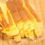 カステラ文 - 裁断のはじが美味しいです。