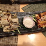 幸ちゃん寿司 - 穴子の白焼き。塩とタレのハーフ＆ハーフにしてもらいました。