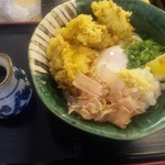 ビッシバシ温玉とり天ぶっかけ８３０円