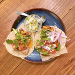 北出食堂 - 鮪とチキン・ティンガ