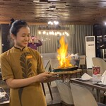 Sky View Restaurant - 料理名「炎のシーフードトリオ」の意味が分かりました