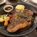 Sky View Restaurant - Tボーンステーキ
            