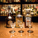 バー チェロキー - ベネディクティン、コアントローマジェスティック、栗