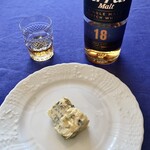 グランドカーヴ - The Arran Malt 18 と英国の青カビチーズ Stilton
