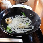 Unagi Ryou Ikei Ketei - お吸い物。素麺、お麩、三つ葉。