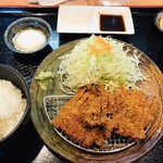 牛かつリキ - 肩ロース　ミドル130g 定食　とろろも付いて