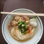 本格手打 麺の蔵 - 肉ぶっかけ(小・冷)薬味と出汁を投入