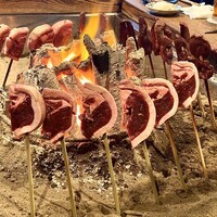 柳家 - 猪〜食べ慣れた肉だが、分厚い脂を纏った柳家さんの猪肉は、選ばれし食材だけのことはある絶品。