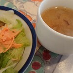 バリエ - セットのサラダとスープ
