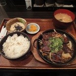 どうも - やみつきハラミ定食