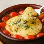 Camembert and cherry tomato Ajillo