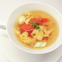 トマトと卵と鶏肉のスープ