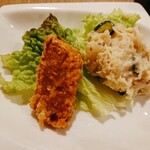 TSUNAGU - 600円の飲み物＋料理。マグロカ竜田揚げ？とポテサラ